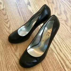 BCBG Black Leather Round Toe Pumps Damiax 5